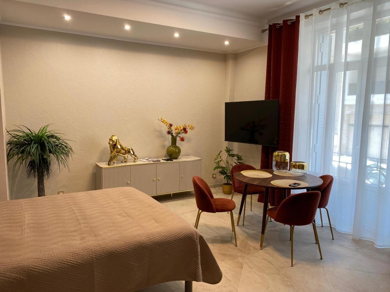 Extraordinaire Grand Studio Au Centre 6 Minutes A Pied De La Plage Et L'Hotel Negresco Nice Eksteriør billede